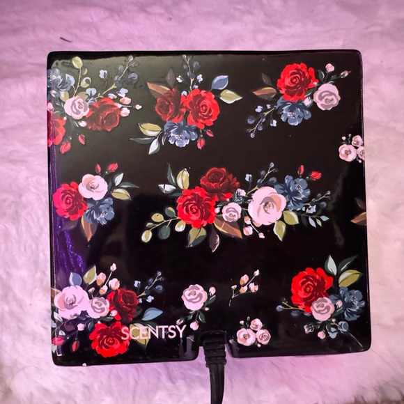 SCENTSY WAX WARMER - Picture 4 of 4